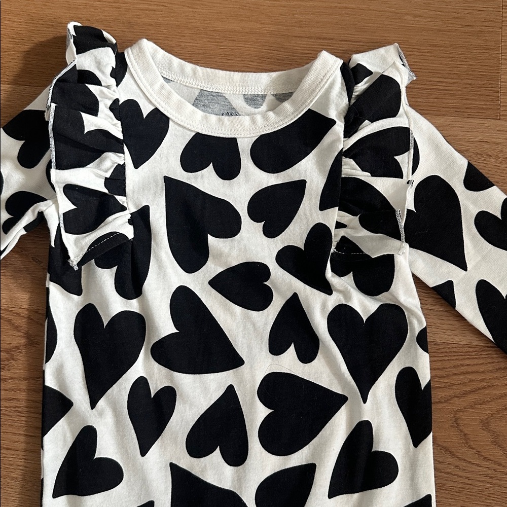 Cat and Jack Baby Girl White and Black Heart Print Footie - Picture 2 of 4